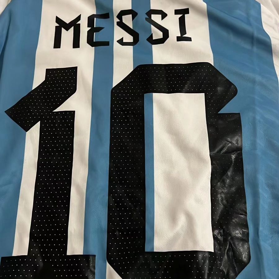 Ya no gasto más dinero 🤑, por este mes suficiente dinero gastado en #messi, aunque las medias molaria tenerlo, a ver si algún cliente se anima y me lo regala