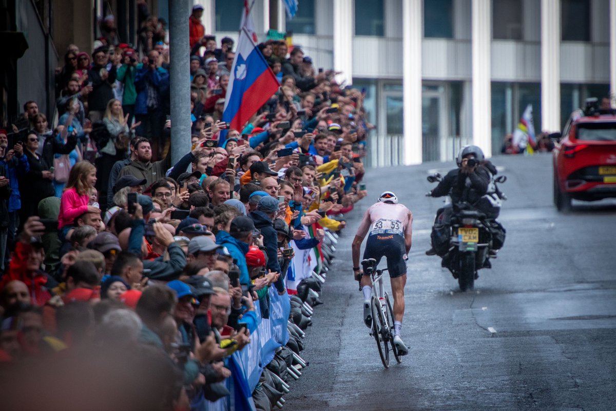 ChappellsPaul's tweet photo. Matthieu Van der Poel powers up Montrose street on his final lap of Glasgow city centre on the way to victory in the World championships. #MVDP #UCI #GlasgowScotland2023 #montrosestreet https://t.co/dpGSPQl7SZ