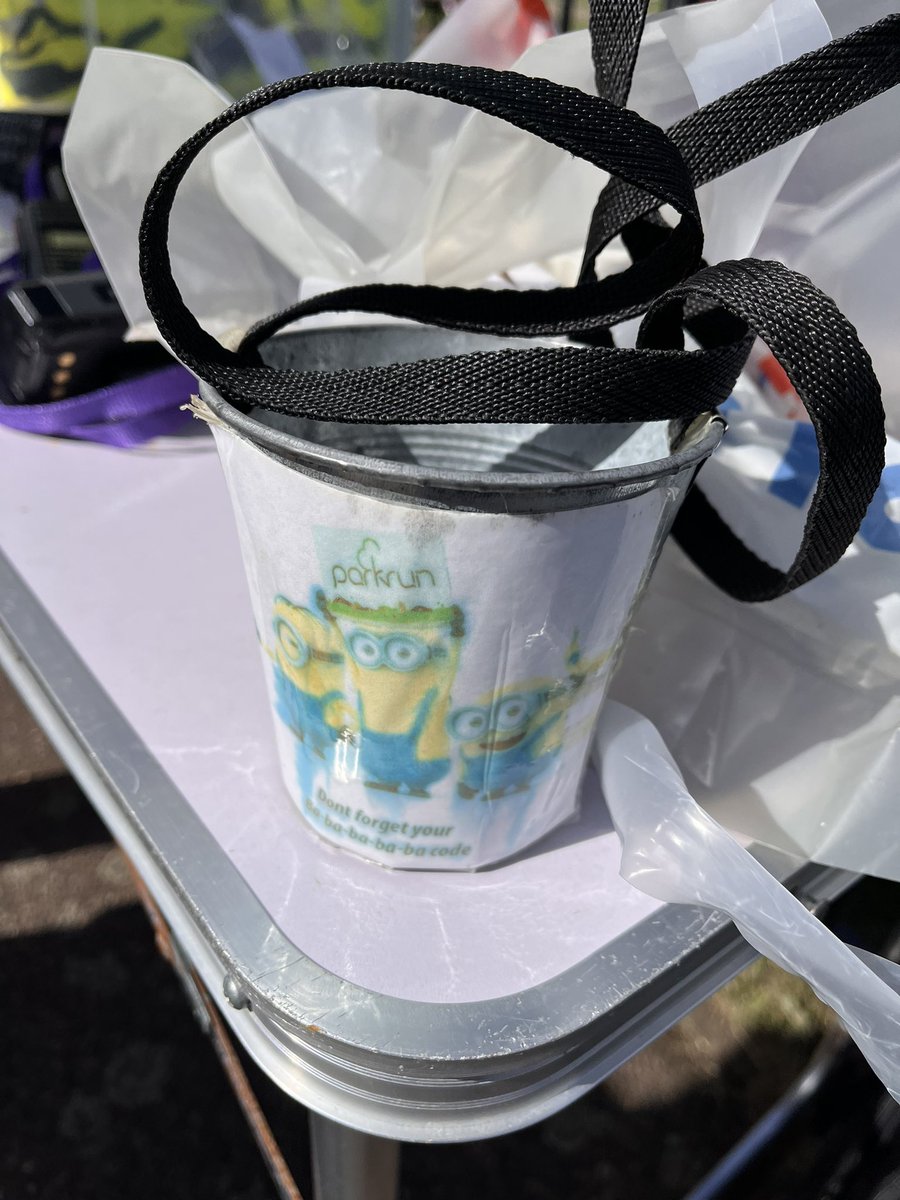 40Tinks's tweet image. Today’s volunteering consisted of scanning the barcodes of 39 young parkrunners complete with minion bucket. @medwayjrparkrun @parkrunUK #sunday #community #goodturn
