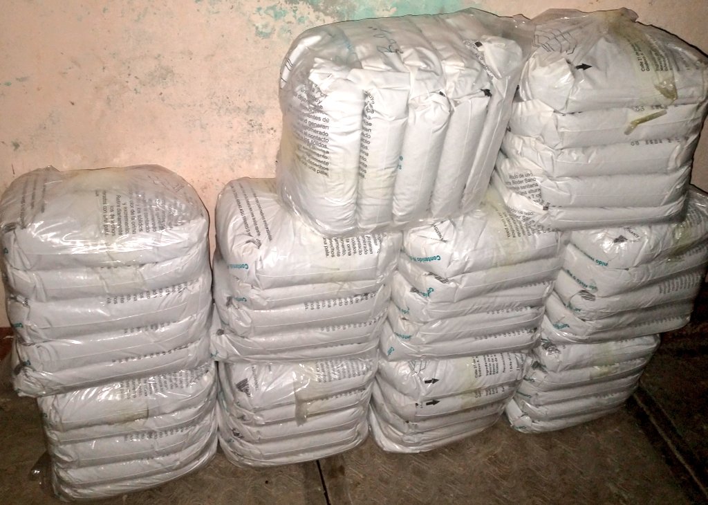 viripeludos's tweet photo. Ayer llegó la arena del mes 250kg. =$2800 😰 nos dan una patita 🐾 por favor 🙏 pueden realizar el pago directamente a la cuenta del proveedor 🙏 https://t.co/ydNfkkZRcg