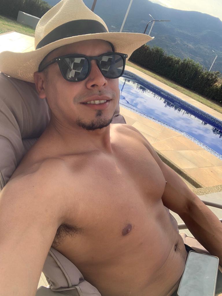 Jomaph17's tweet photo. Feliz domingo les desea este negrito 😎 https://t.co/EMJQTMUXaG