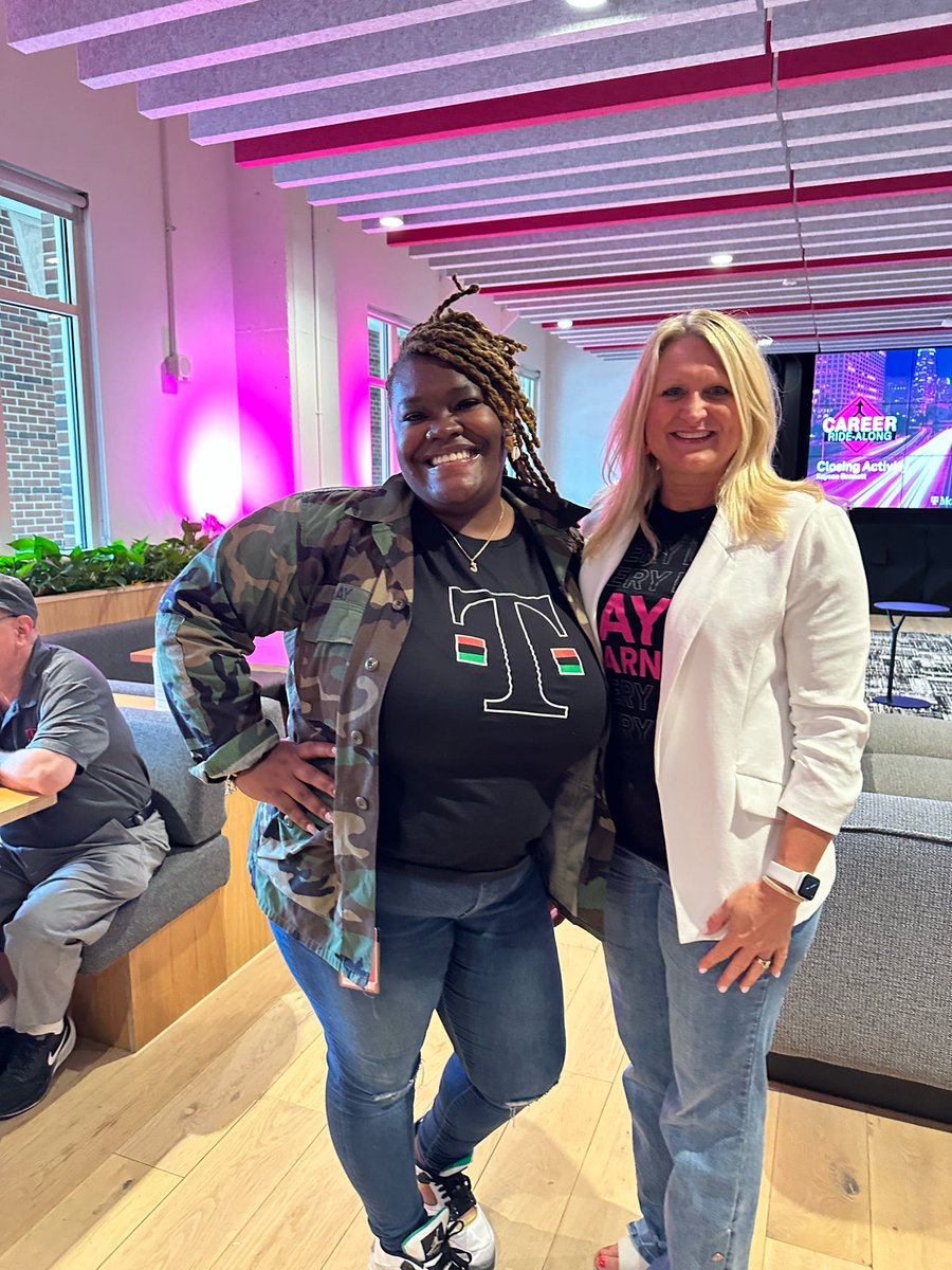 BSchlittenhard's tweet image. Helping people grow their careers results in company success! Career Ride-Along week in Overland Park was impactful. Thank you to members of my team for their tireless efforts, to the passionate hosts, and to the impressive participants. #AlwaysBeGrowing. #BeMagenta