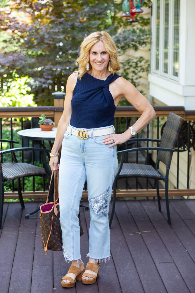 Kathrine00021's tweet image. Get Chic Summer Coolness in Patchwork Jeans and a Navy Tank #patchworkjeans #casualsummerstyle #shadesofblue kathrineeldridge.com/get-chic-summe…