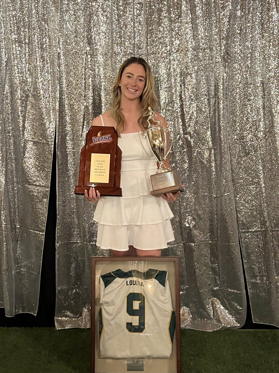 AlyssaHopkins_9's tweet photo. Thank you to @TheFCATeam @LCPSchools and @LC_sportslife for an amazing night! They truly made us all feel so special and loved! We have so many memories and keepsakes that we will never forget! 💍💍 It is truly amazing to be part of such a loving community 💚💛 #ONEFamiy #PR1DE https://t.co/p9XLldhZ3y