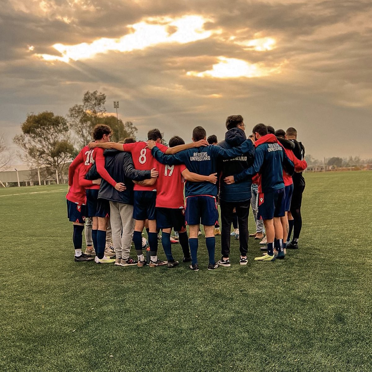 NUNCA bajar los brazos, seguir insistiendo que las buenas siempre llegan. ❤️🤍

#MASQUEUNCLUBUNAFAMILIA 🫂