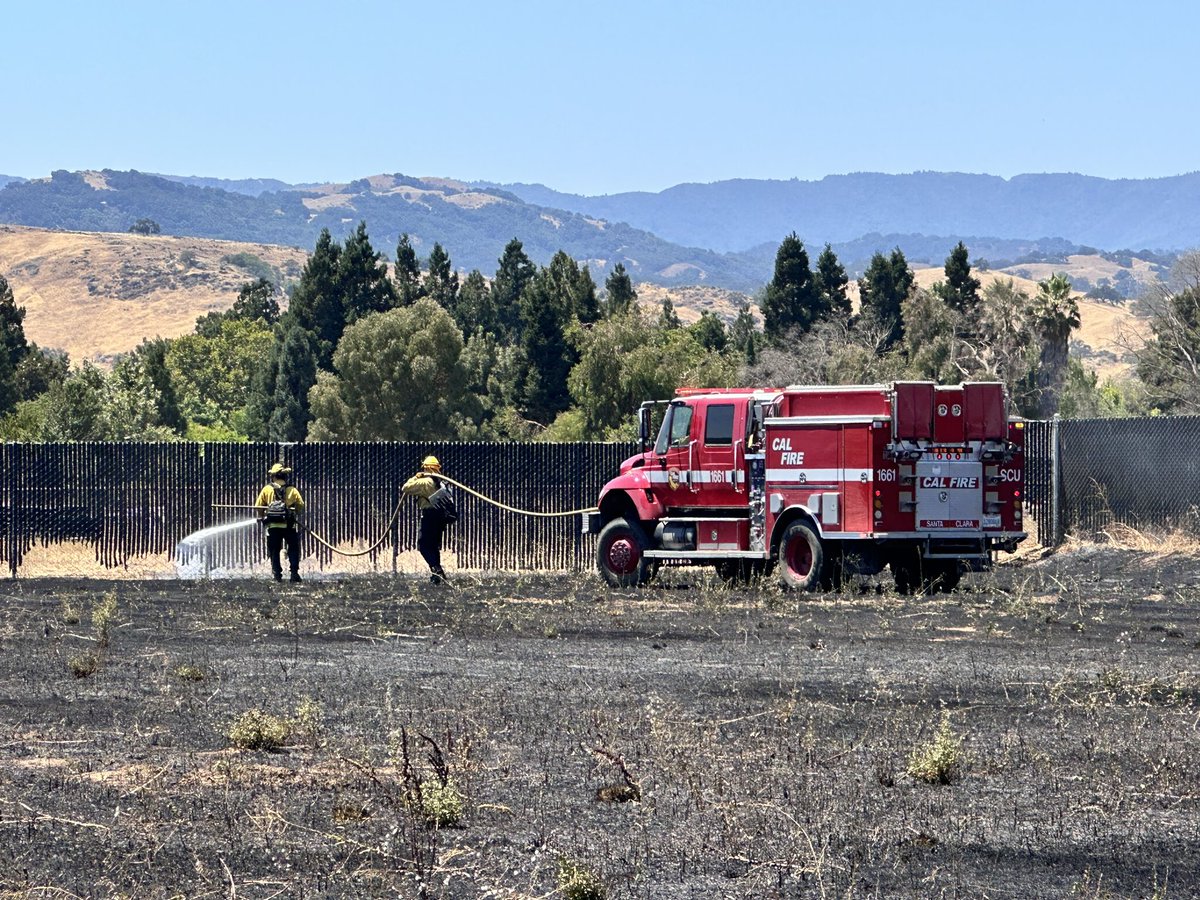calfireSCU's tweet photo. Earlier this afternoon firefighters quickly responded to and extinguished a 4.11 acre fire near Dougherty Ave X Palm Ave in north Morgan Hill. All resources worked together to contain the fire and are now available.
#PalmFire #CALFIRESCU #MHFD #SSCCFD https://t.co/fH3nUO0ryB