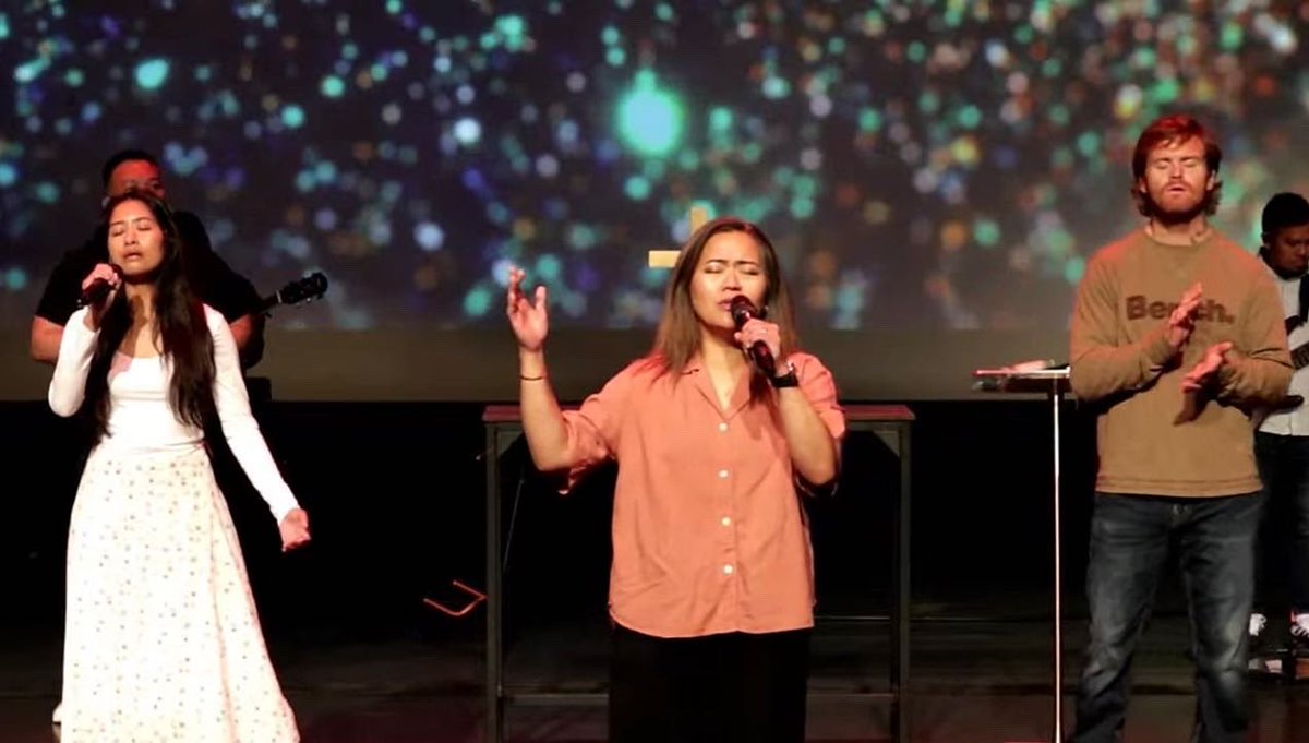🔥🔥
What a morning in our new home! 
It was a blast! Worship was fired up
and the Word was a massive encouragement! Also, what a great crowd/congregation for a long weekend with lots of first-timers!!! Praise God! 
#worship #mosaiclloyd #lloydminster #alberta #canada #revival