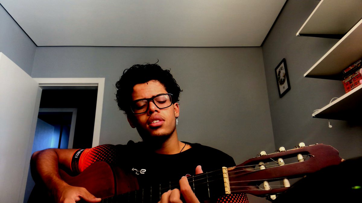 samuhpsilva's tweet photo. coverzinho de rubel lá galera

mó divertido, voz, violão e péssima qualidade!!!!!

https://t.co/8Fpme5lAeF passa lá!! https://t.co/Mw13W2Iah7