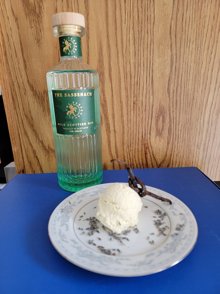 tangodancer208's tweet image. Experimenting with my Sassenach Wild Scottish Gin ... lavender ice cream. Coming to @BinnysBev was definitely worth it. Had a great time & made 4 new friends who are going to become #peakers . @SamHeughan @SassenachSpirit