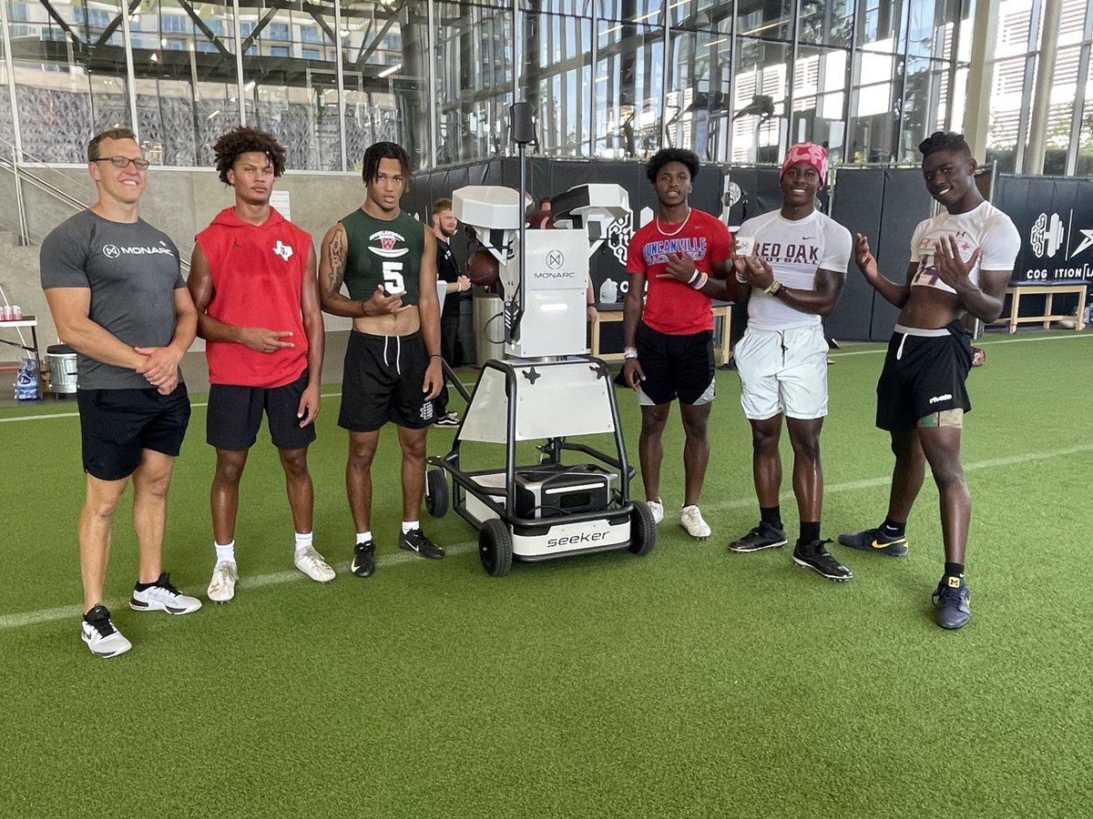 Great afternoon with Sawyer and the guys at @MonarcSport with a few of the top 2025 WRs in Texas @daylanmccutch11 | @QuanellJr | @thereal_kori2x | @Taz_1x | @KaliqLockett