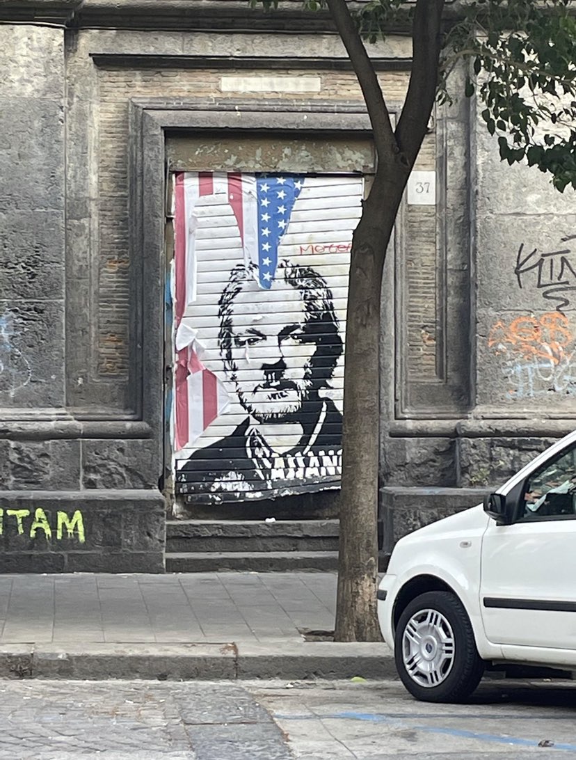 people4assange's tweet photo. Just seen in Napoli, Italia
#FreeAssange https://t.co/iwGURo8F1I