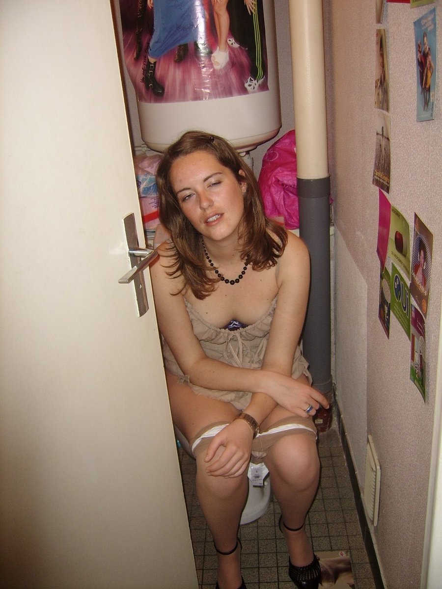 TheIconoclast17's tweet photo. 8/6/23 upload of girls going pee on the potty #pottypee #hottiesonthepotty Part 2 https://t.co/53nkPPdhfT