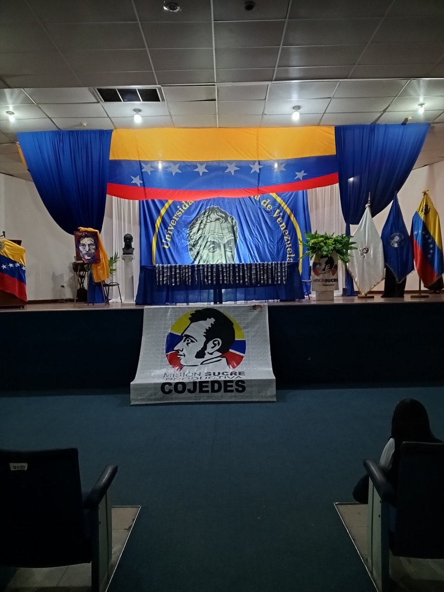 Con gran entusiasmo se celebró el acto solemne de grado de la Universidad Bolivariana de Venezuela en Cojedes,  con un total de 111 nuevos profesionales en sus diferentes Programas de formación: Comunicación Social, Gestión Ambiental, Gestión Social y Educación