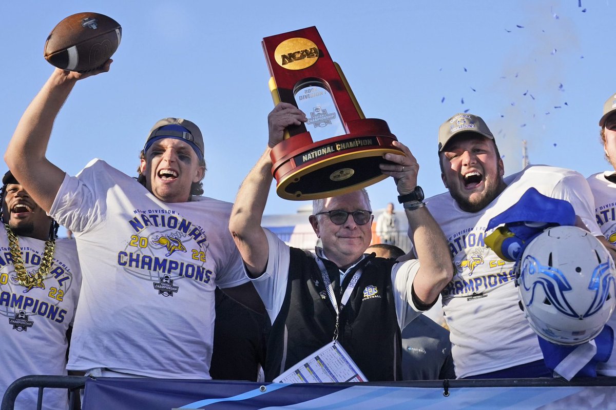Sidelines - SDSU 🏆🐰 tweet media
