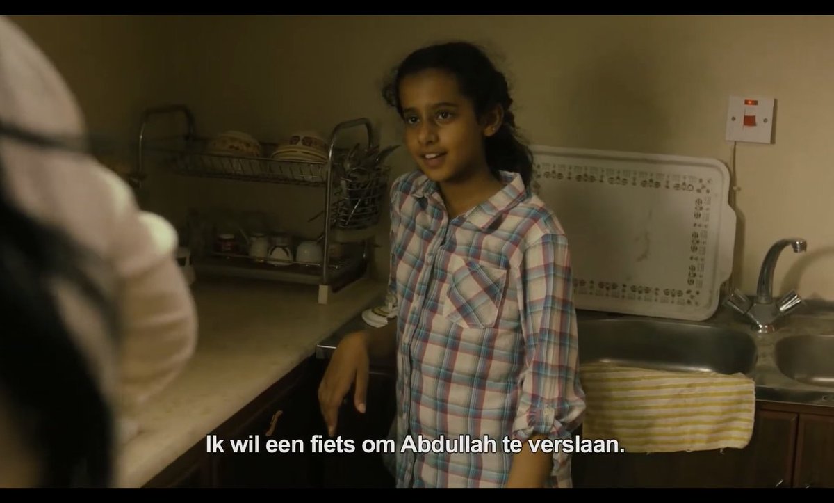 M02's tweet photo. Prachtig: #KhadijaArib's #Zomergastfilm '#Wadjda'.

1e Saudische speelfilm door vrouwelijke regisseur ooit. Die context alleen al is 't kijken waard. Maar in meerdere opzichten unieke film.🥲  #Zomergasten

Trailer: https://t.co/soqqch6uw1

Compleet: https://t.co/0xZhvGPIXD https://t.co/nsVqlNPMvX