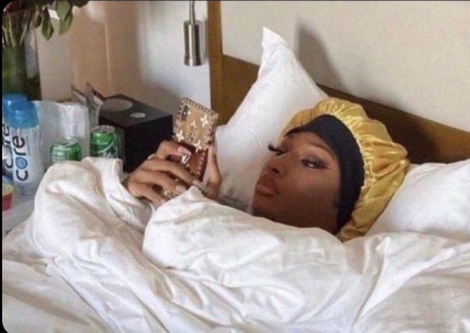 NazareAmarga's tweet photo. *todo mundo saindo domingo a noite*

eu domingo a noite: https://t.co/9IQQGMV3UT