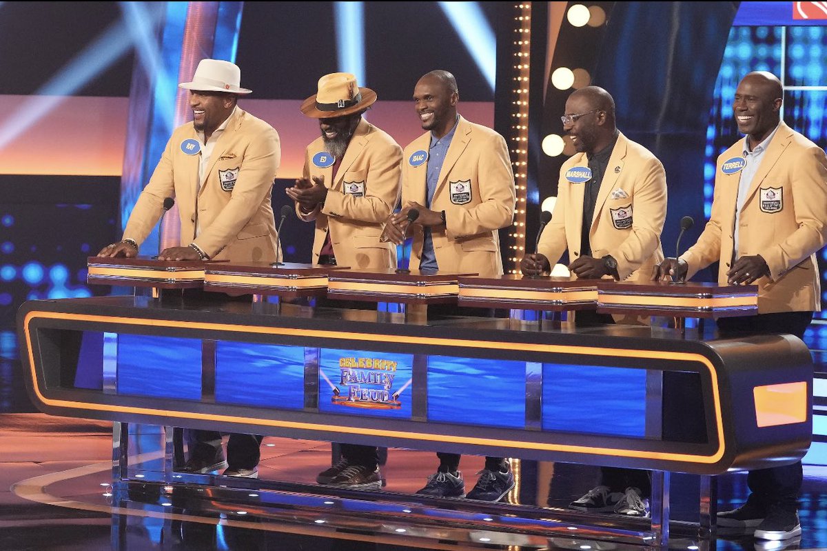 CATCH US TONIGHT at 8pm ET on #celebrityfamilyfeud @familyfeudabc 👌🏿 @raylewis @marshallfaulk @ekla6 @amonra_stbrown @trevondiggs @nflpa