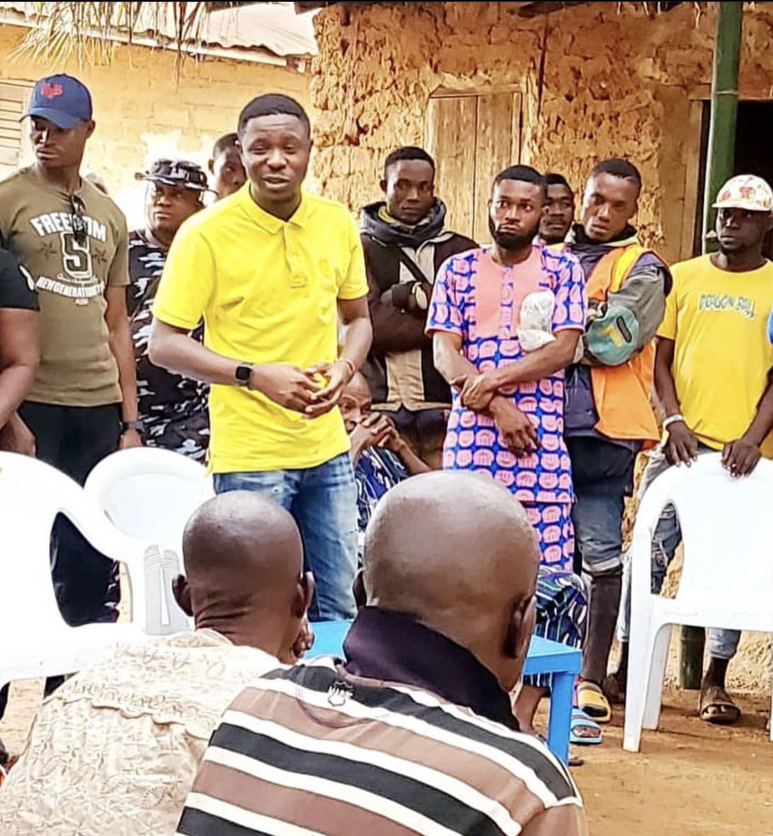 Rayyan_Tukur's tweet photo. Hon @SmallAlhaji_ βone community at a timeβ #DevelopWithSmallAlhaji
@_bahaushee @HouseNGR https://t.co/sv8u06kUv4