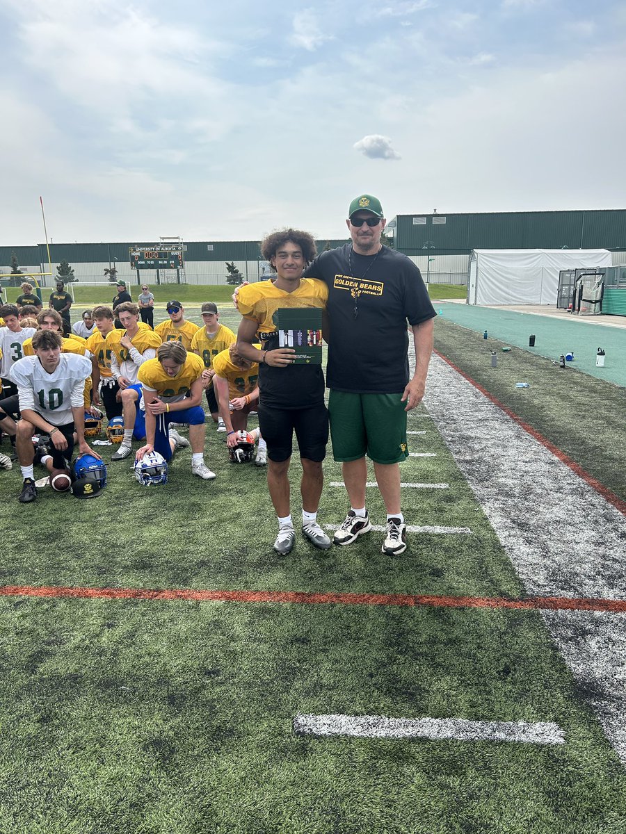 UABearsFootball's tweet image. Isaiah Sanderson from Weyburn Sask showed great athleticism, route running and compete level this past week. He walked away being named the top receiver at the Golden Bears Football School of Hard Knocks and with and Official Offer in his back pocket! Congratulations Isaiah!