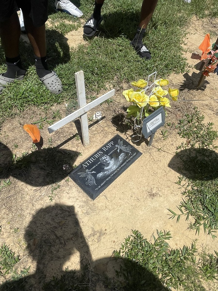 kaseghampton's tweet photo. Thank you for everything big bro… its a been a long year but we still holding on for ya💪🏽, yo name forever live on. I love ya twin❤️🔥 #LLRAPP https://t.co/PxqWgMk7G7