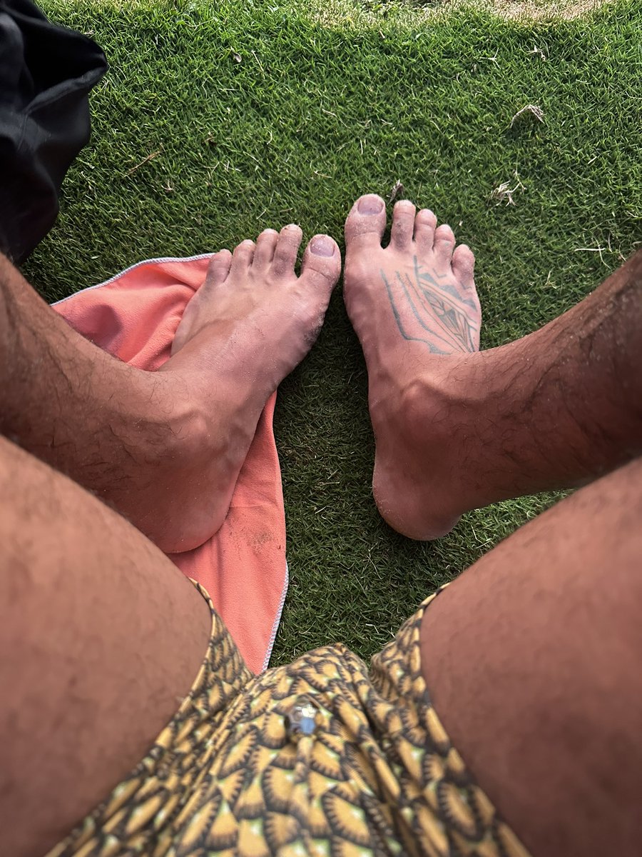 SweatTropi's tweet photo. Feet https://t.co/hNH9ZP1Rd0