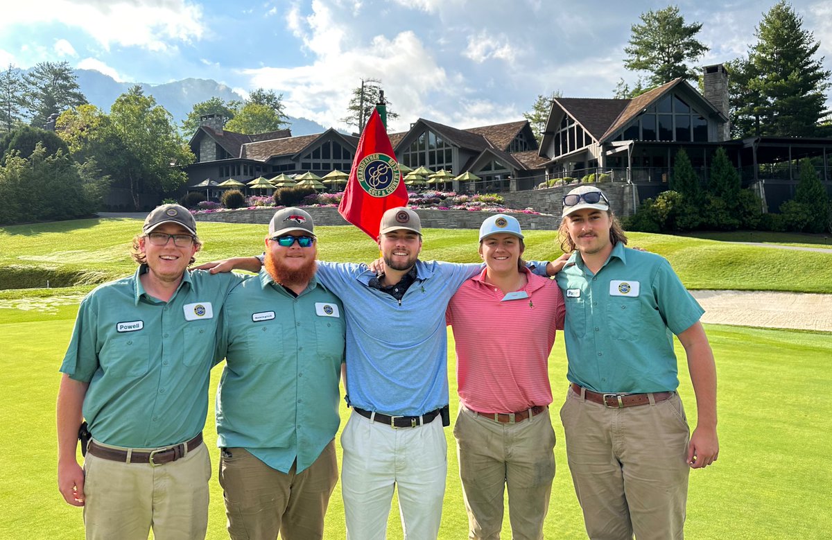 This group of guys have killed it this season! It has been a pleasure to train and watch them grow! If anyone is looking for assistants you won’t find more qualified hard working men of this generation. 
#trainingthenextgeneration #cutfromadifferentcloth