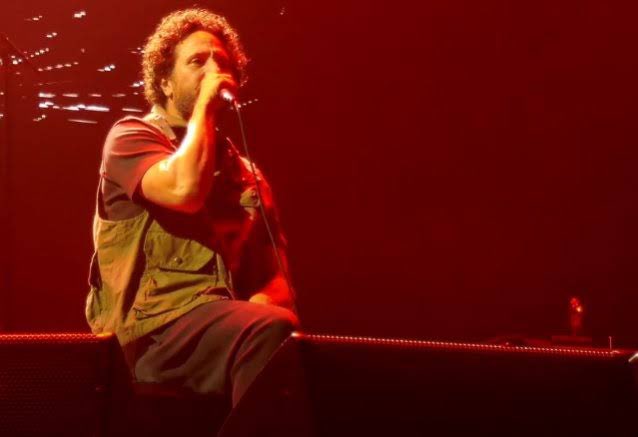 Damniel20's tweet photo. Zack de la Rocha tiene la misma edad que Luis Miguel.
Zack de la Rocha se chingó la rodilla y canceló toda la gira.
Luis Miguel sigue dando conciertos.
Ganó el pop, rockers. https://t.co/b9B4hcZ2w2