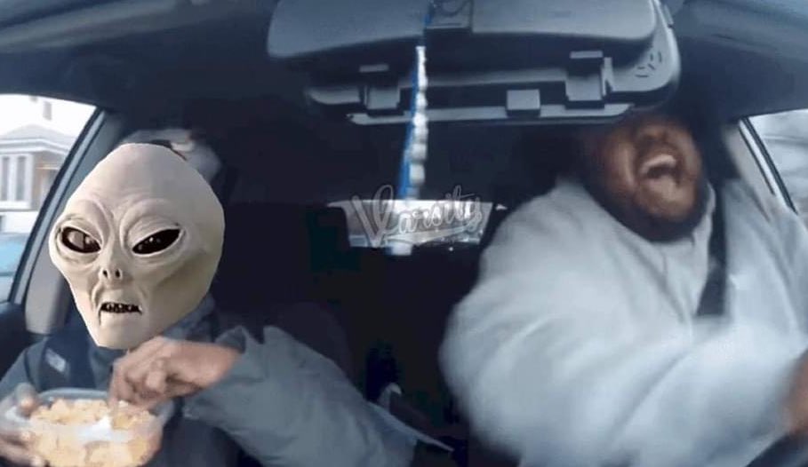 TomKiely_'s tweet photo. Me with my alien:

“CUZ IN THE LAND OF THE FREE YOU’RE A SLAVE TO YOUR WEALTH

BLEGH” https://t.co/pmzfXz5AH9