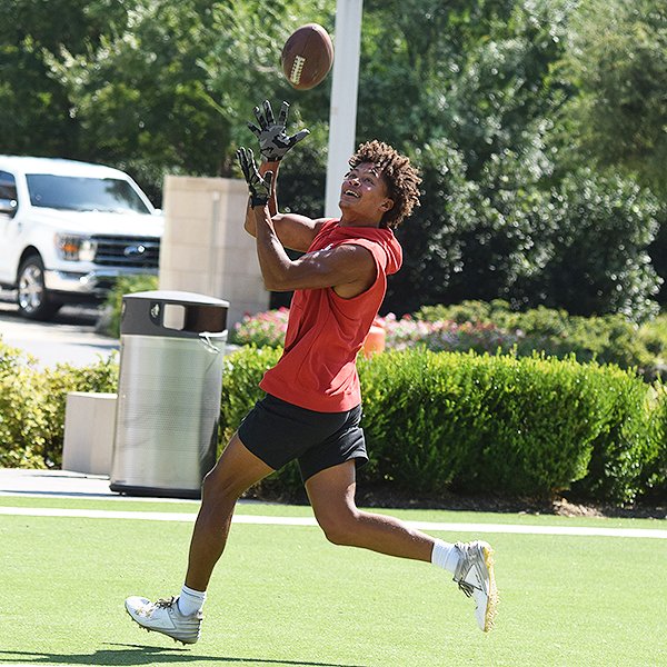 GPowersScout's tweet photo. Lovejoy ⭐️⭐️⭐️⭐️ WR Daylan McCutcheon has some of the stickiest hands I have seen. He catches EVERYTHING. 👀 @daylanmccutch11 https://t.co/NnGXrqhE7U