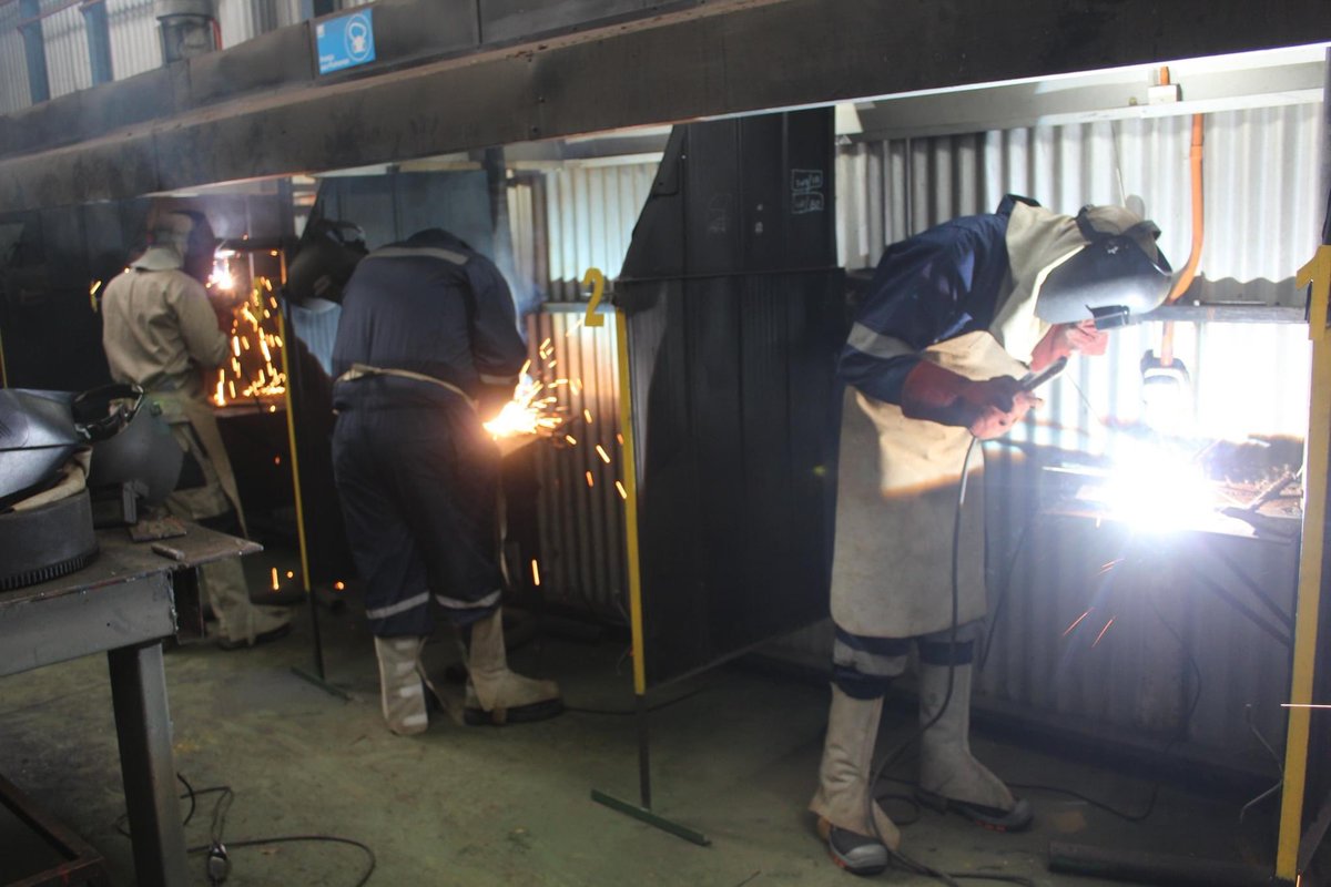 Nuestros estudiantes de Tripulación de Naves Mercantes y Especiales.
Uniendo talento y pasión: Descubren el arte de la soldadura en #IDEMAR ⚙️🔥

#AvancemosJuntosHaciaElFuturo #Chiloé #LosMuermos #PuertoMontt #Hornopirén #Calbuco #Osorno #Valdivia #Temuco  #Chaitén #Futaleufú