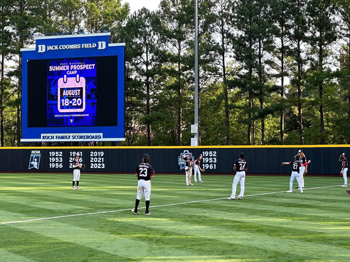 FSBulldogsNC's tweet photo. Proud of this team. Finished the summer 4-0 Dynamic Team Showcase at Duke. 26Hits, 36runs, .333BA, gave up 11runs, 3.316 era. We run ruled 2 teams and we threw a no hitter! Looking forward to getting back on the field! @BaseballDown  @GCsports @CoastRecruits @DynamicBaseball https://t.co/tSgck89LKe