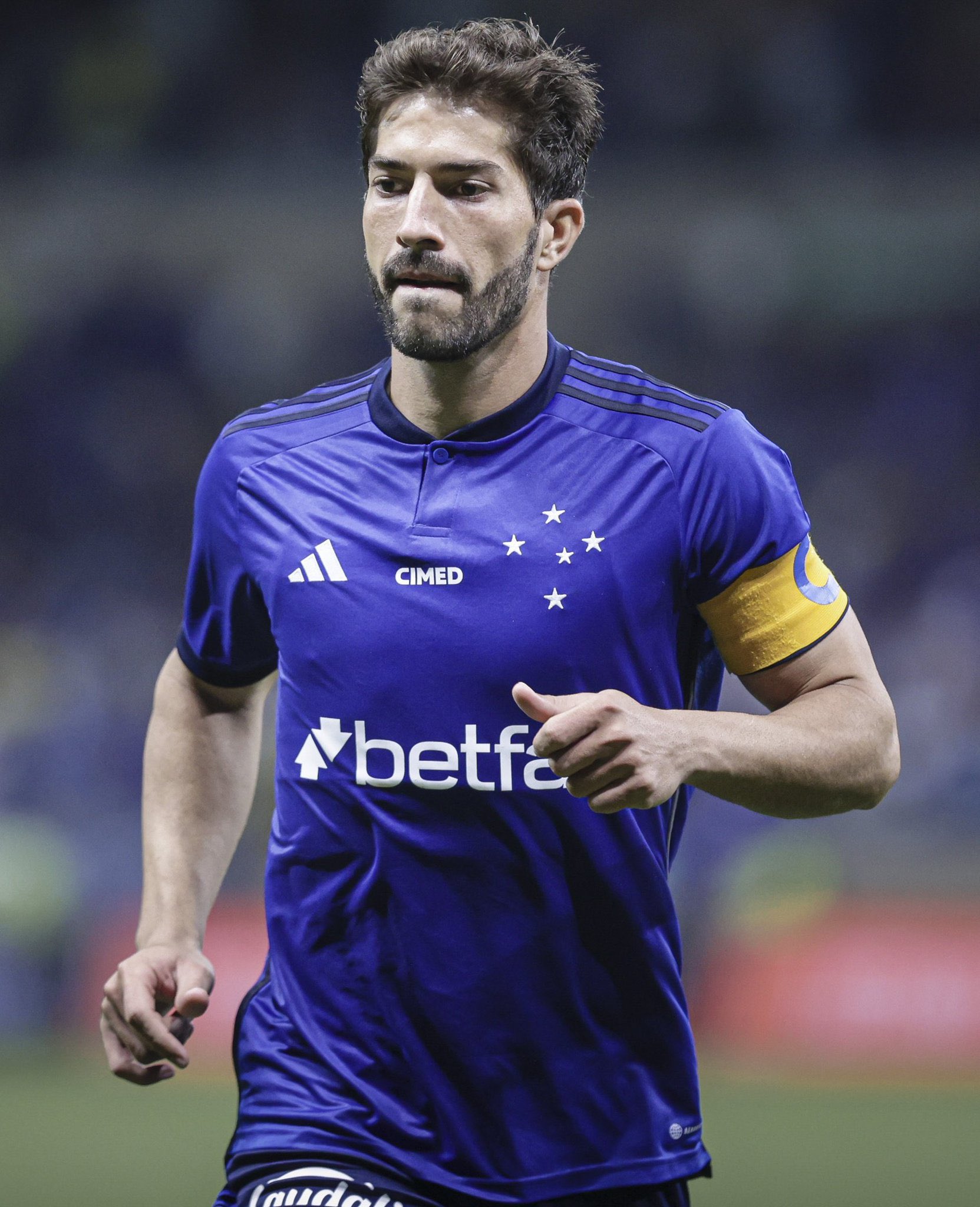 Ex-jogador do Grêmio vira capitão e é elogiado por torcida do Cruzeiro