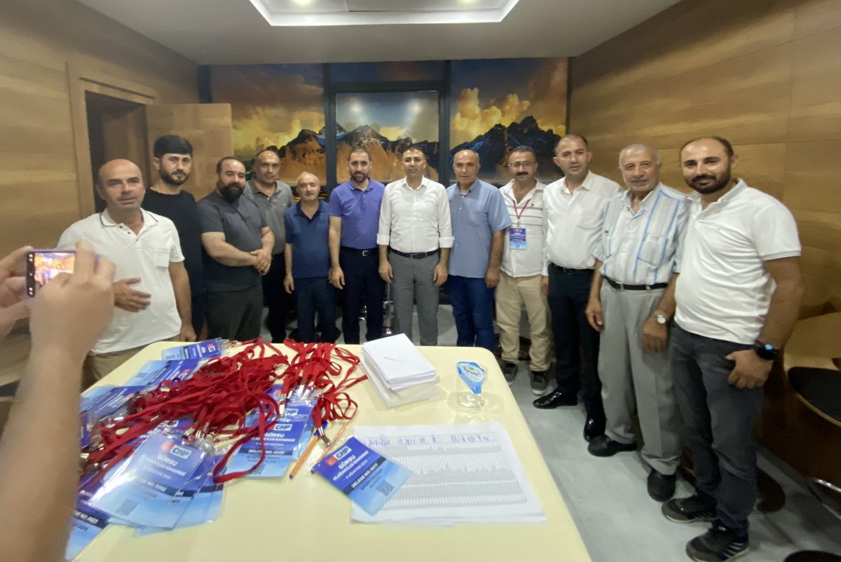 MEHMETISASEVINC's tweet photo. Cumhuriyet Halk Partisi Gürsu ilçe başkanlığının genel kurul toplantısına katılım sağladık. Güven tazeleyerek yeniden ilçe başkanı seçilen hemşehrimiz aynı zamanda dernek üyemiz Sayın #HaşimÖztürk’ü ve yeni yönetim kurulunu tebrik eder, başarılar dileriz. #GürsuMuşDer https://t.co/Yz8wmQySq6