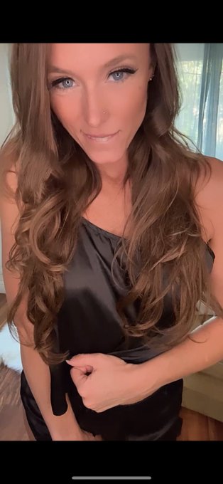 See you in 20 min 😈🌶️  https://t.co/WMsEHEeWnQ https://t.co/TZCwqBCQpI