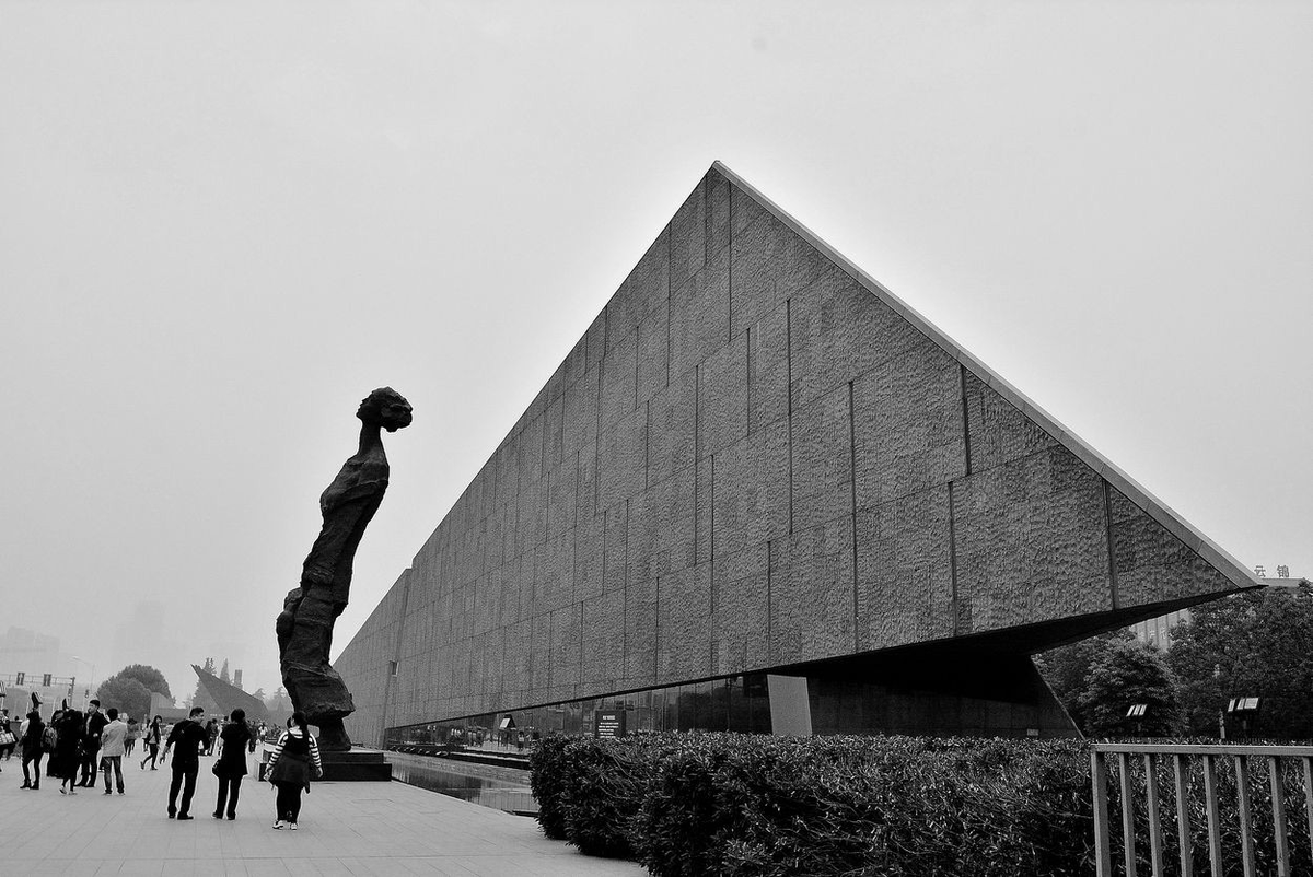 dr_guangtou's tweet photo. This is The Memorial Hall of the Victims in Nanjing Massacre by Japanese Invaders. 

Nanjing Massacre is just one of the atrocities the Imperial Japanese Army committed over Asia. 

Remember Hiroshima. Sure. 

But remembered the war crime first. 

Japan is not a victim of WWII. https://t.co/0biyMNAW2D
