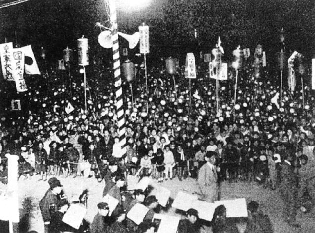 dr_guangtou's tweet photo. If you go to the Hiroshima Museum, you will see the following picture in the exhibition: 

The people of Hiroshima celebrated the "Occupation of Nanjing" in 1939. 

Very few of them are monsters, but few are innocent as well. 

"Remember Hiroshima", but also remember this side. https://t.co/Uuq9kkV7q9
