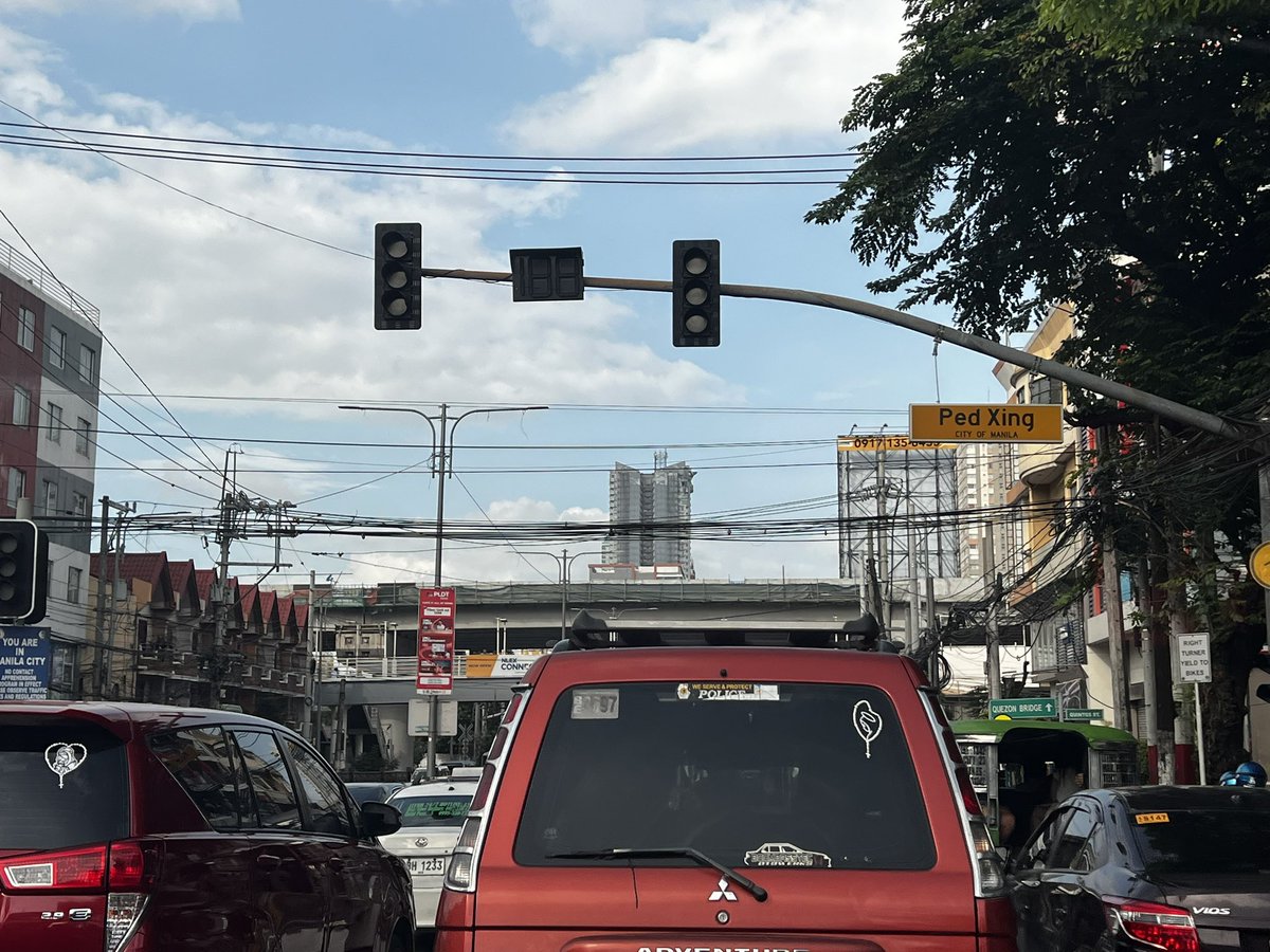 Mayor @HoneyLacuna nasaan na po ang mga traffic light sa kahabaan ng Espana? Wala ring traffic enforcers. Kumusta naman ang Lunes?