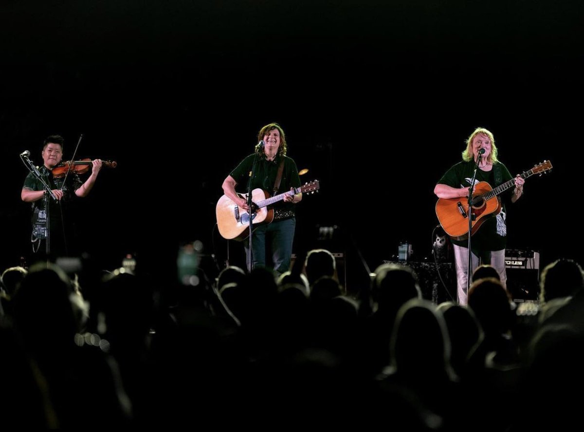 SueMcLeanMusic's tweet photo. Snaps from last night’s #LiveattheHilde show with @Indigo_Girls l! 🤩

📸: Davin Brandt Photography https://t.co/RcM38bMhhj