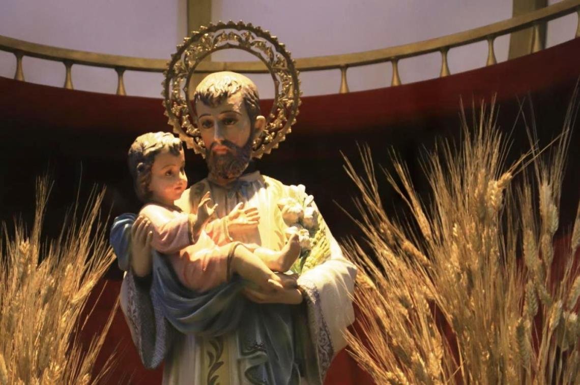 Cuando le pedimos al santo del pan y el trabajo, pan y trabajo le estamos pidiendo paz. La paz se construye en lo concreto, en el amor a lo concreto. 
¡San Cayetano, intercede por nosotros!