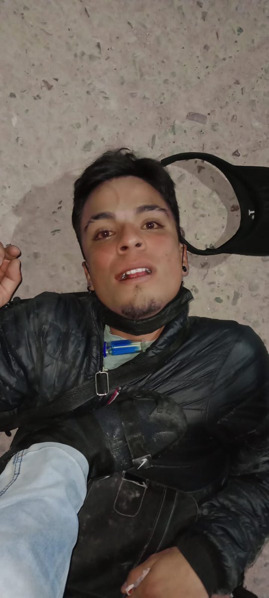 ⚠️Denuncia pública⚠️
Este man (Fabián Enrique Rincón Romero) esta mañana, aproximadamente a las 5 am, intentó robar y abusar sexualmente de mi hermana mientras ella esperaba el bus hacia Btá cerca a la biblioteca de Mosquera. 
Por favor RT y tengan mucho cuidado.