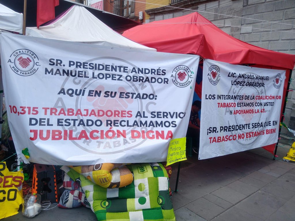 El día de hoy el compañero Carlos de Jesús Esteban López de 42 años ha decidido irse a huelga de hambre extrema; es decir no está ingiriendo líquidos ni alimentos. Estamos dispuestos a luchar hasta las últimas consecuencias, seguiremos adelante. Juntos hasta la victoria siempre.