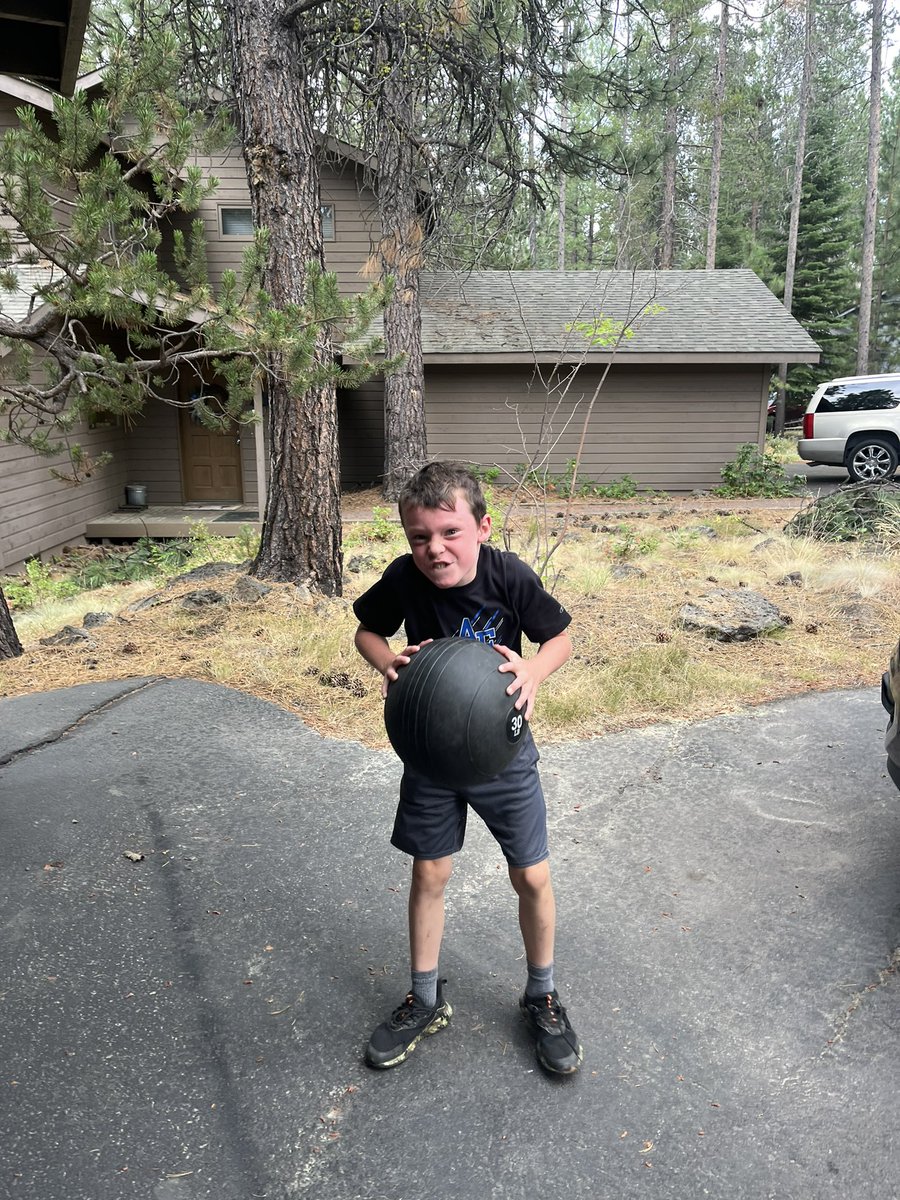 joekent16jan19's tweet image. Sunday workout with my boys, Kent family reunion edition. No vacation from getting after it!