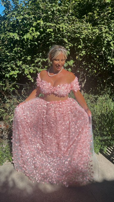 Do the #Swifties approve?? 🦋 https://t.co/WkF7O3C8HW<a href="/tag/swifties"class="tags">#Swifties</a>