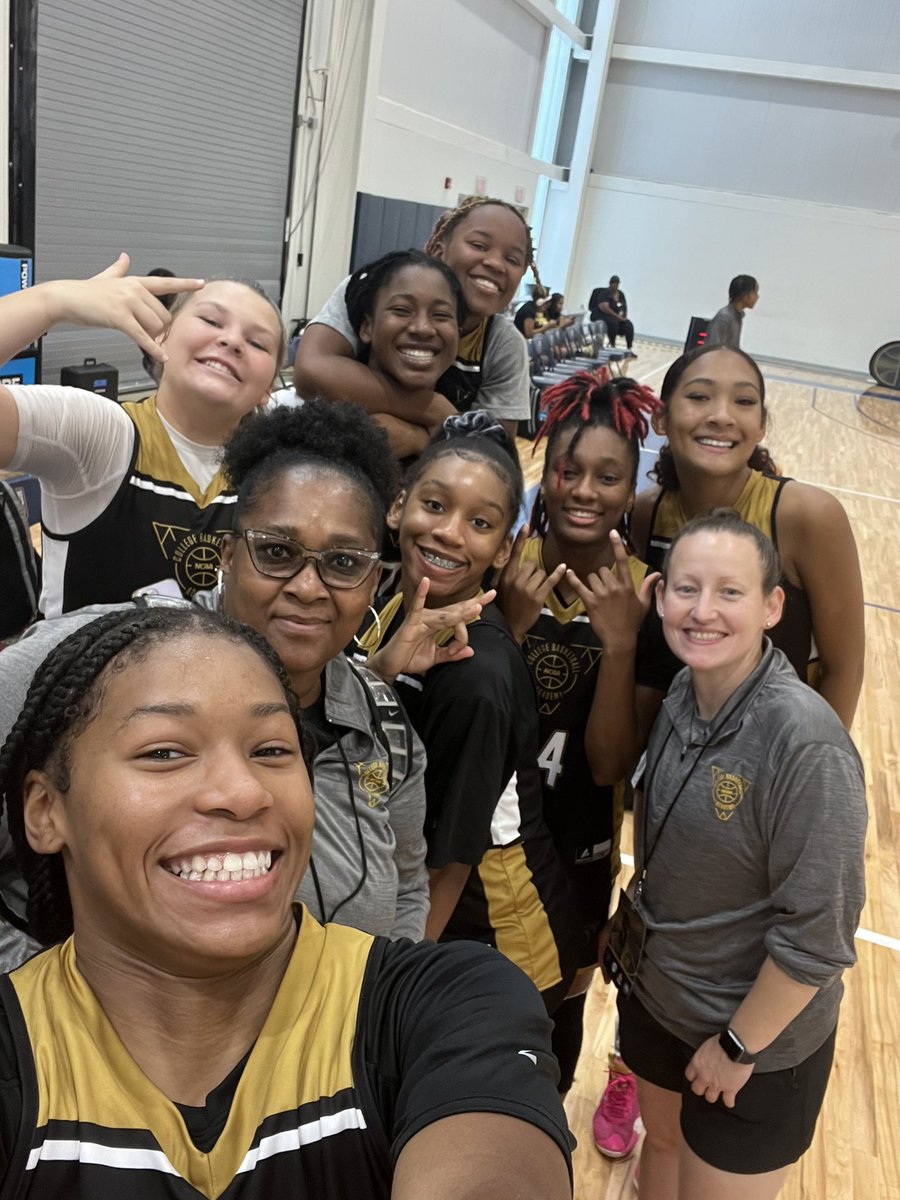DetroitEdisonGB's tweet photo. Coach Brown and her Awesome experience at @TheCBBAcademy ... Team went 5-2 with 30 min of practice, coaches Coach Sam @Converse_wbb /players not familiar with each other played together and had lots of fun!!! Thank You #thecbbacademy https://t.co/jJZjwuJetC