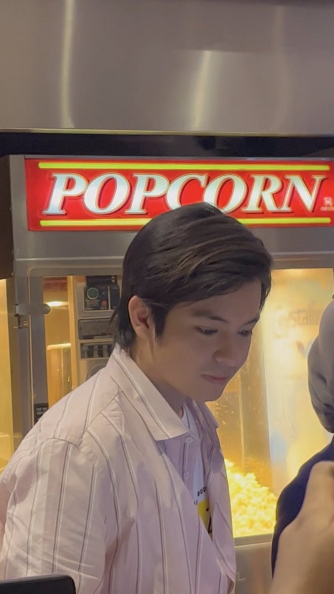 buubbel's tweet photo. we meet again @Angga_Yunandaaa thank u udh inget dan notice aku wkwk

jangan lupa nonton mas boy tanggal 17 Agustus  #CatatanSiBoy the movie is so refreshing ⭐️⭐️⭐️⭐️⭐️ https://t.co/rCkKlUeVGo