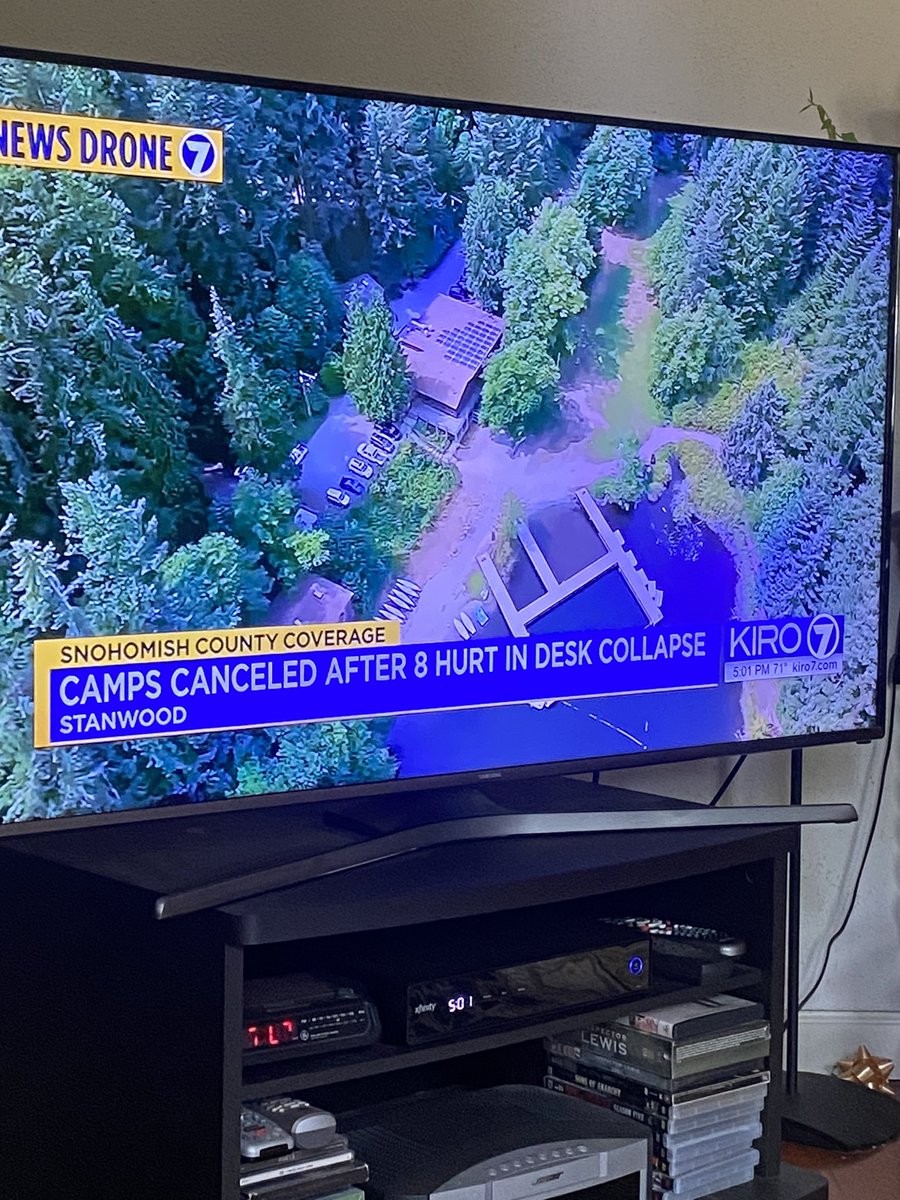 cide411's tweet photo. @KIRO7Seattle “desk” collapse? https://t.co/0Nwtrl4T8K