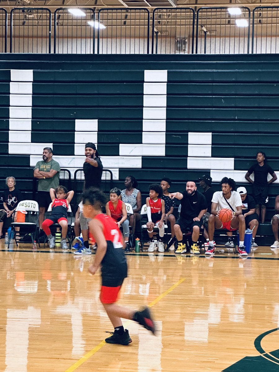 The boys had a great weekend and won the MoneyBall Tournament 🏀🏆! My guy <a href="/CamEBarnes/">Cameron Barnes</a> came out yesterday to support too 🙏🏽