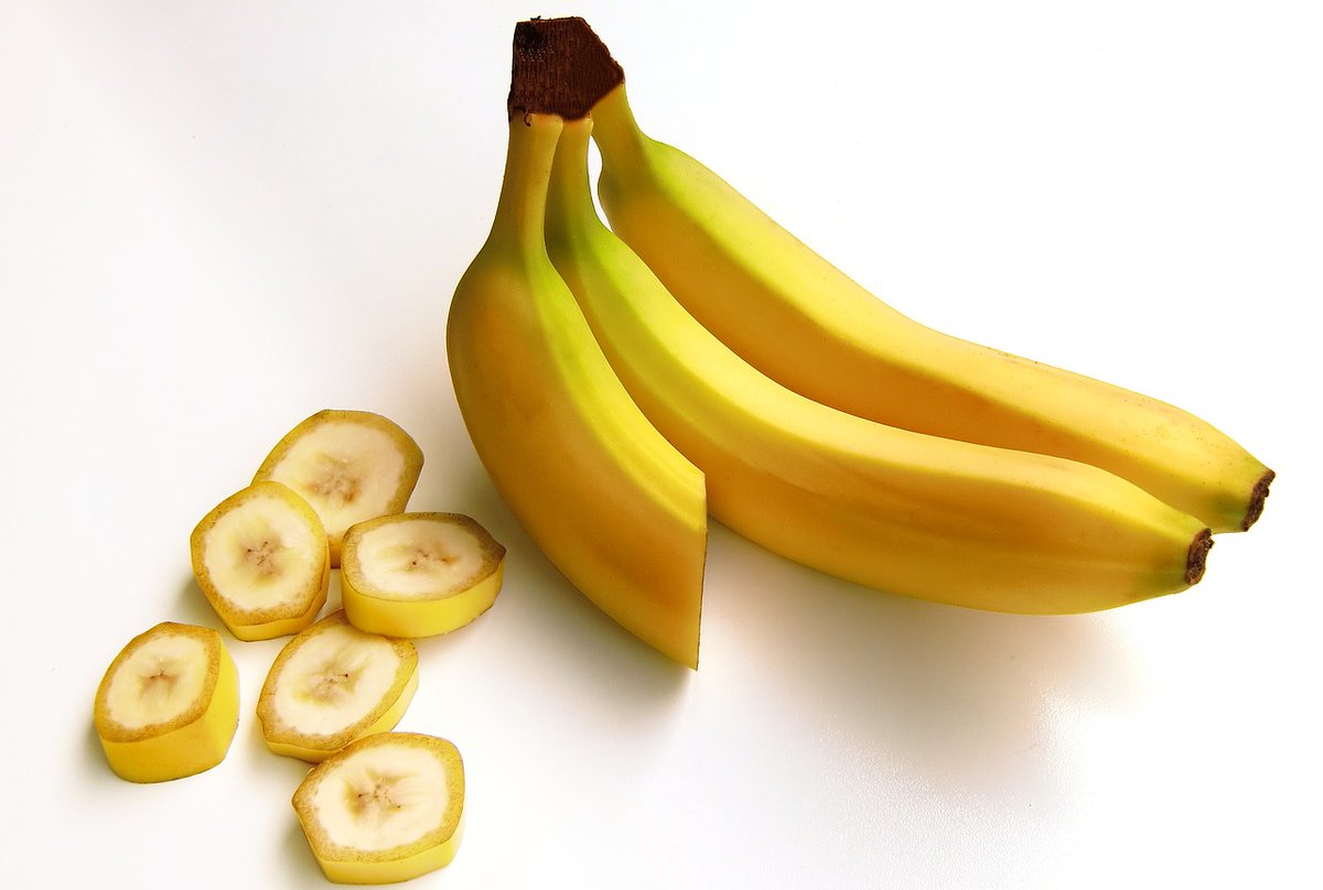 LifeSPORTS14's tweet photo. ／
#バナナの日
＼

おはようございます。

バナナは、果物で一番の輸入量🍌

栄養価が高く健康にも良いので、子供から大人まで幅広く人気の果物ですよね。

暑い夏を元気に乗り切りましょう💪 https://t.co/4qgXmwEDc5