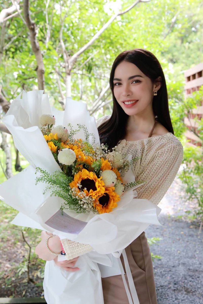 itscharlotty's tweet photo. Thank you Vietnamese fans 🤍 Cảm ơn!
 #เปิดกล้องมนต์รักลูกทุ่ง๒๕๖๗ https://t.co/HPkE02971Z