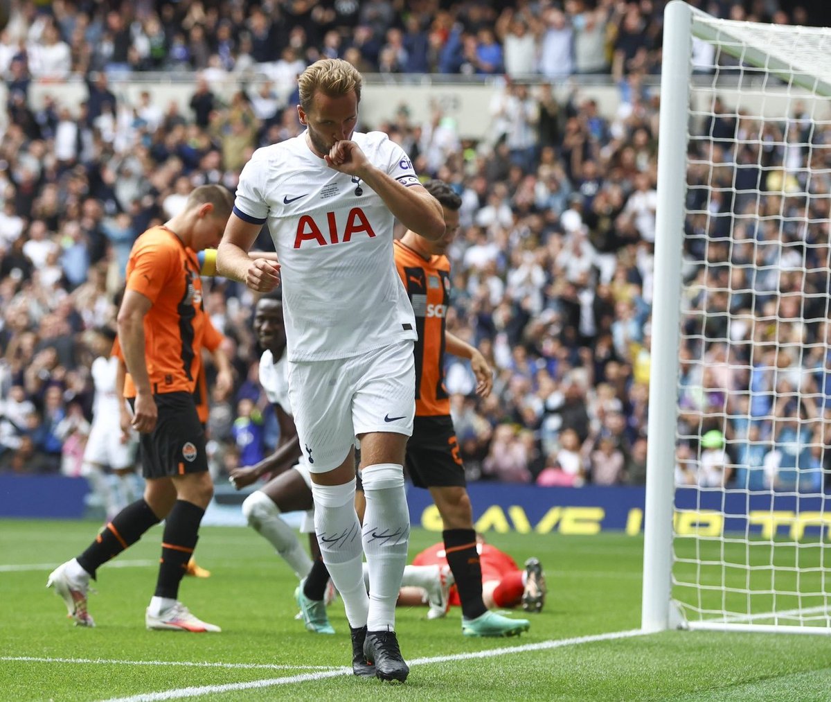 ⚽️ En el cierre de #PreSeason de @SpursOfficial, Harry Kane 🏴󠁧󠁢󠁥󠁮󠁧󠁿 marcó un Poker 🎩🎩🎩🎩 de goles y su equipo goleó 5-1 a Shakhtar Donetsk, en juego amistoso. 

#Football #Soccer #EPL #PremierLeague #JugadorAseguir
#Balonmanía #BalónRadio